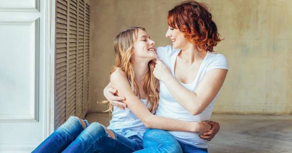 思春期と反抗期の違いとは？　「口が悪くなる男の子」「不機嫌になる女の子」の対処法