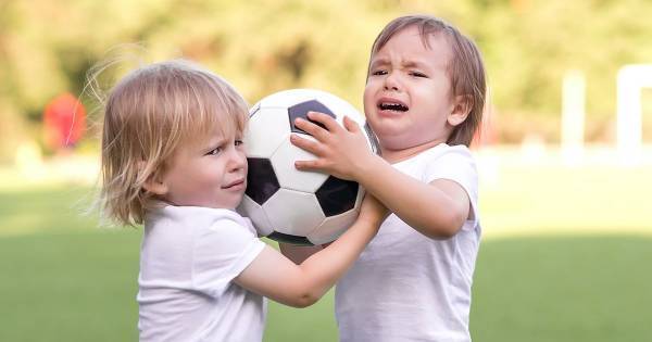 子どものケンカは止めない。でも「攻撃的な子」「“ムカつく” が口癖の子」には親が〇〇しよう！