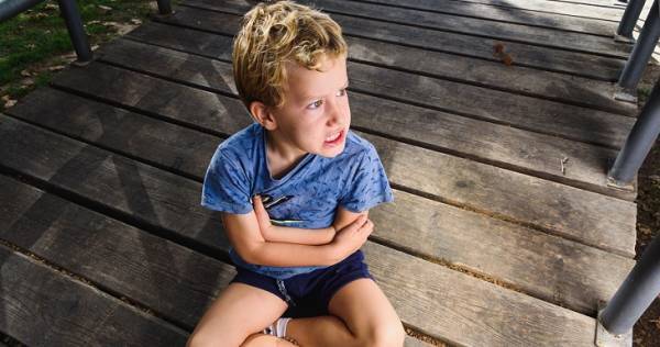 「家だけいい子」の特徴5つ。その原因は、親に “十分に” 愛されていないこと？