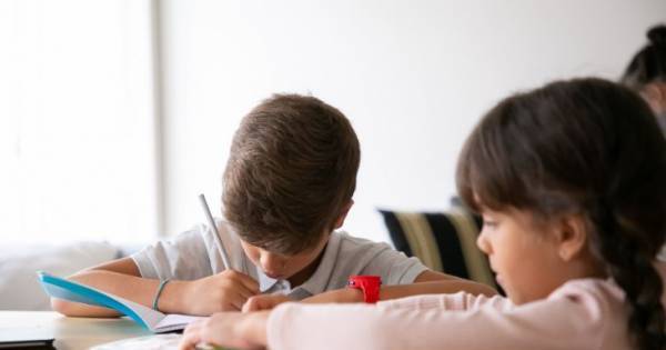 それ、逆効果ですよ！　宿題をやらない子どもに絶対避けるべき、4つのNG行動