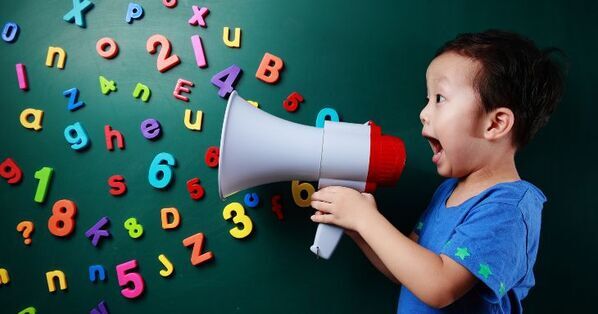 【2025年保存版】小学校の英語授業って何するの？　入学前に知っておきたい基礎知識まとめ【未来先生の教育相談室】