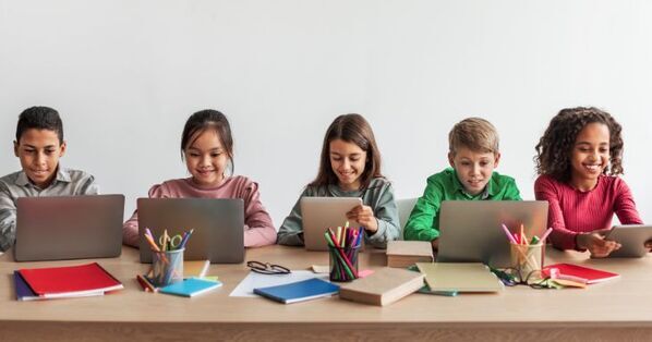 小学校で英語とプログラミング。　親世代と大きく変わった「今の学び」をどうサポートする？