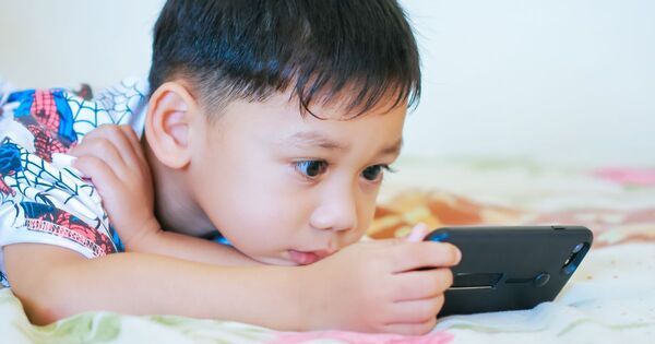 4/14 【医師監修】スマホが子どもの発達を阻害する!?　スマホ依存から抜け出すシンプルな方法