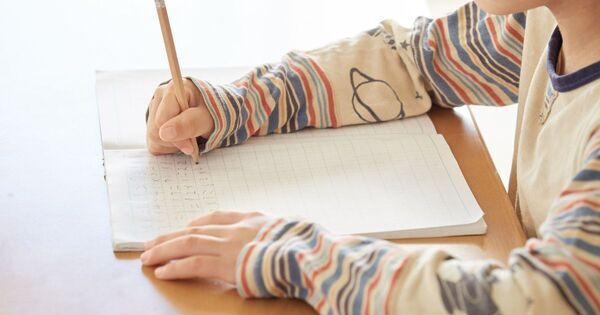 【医師監修】登校をしぶったら「学校を休ませたほうがいいの？」「登校を促したほうがいいの？」