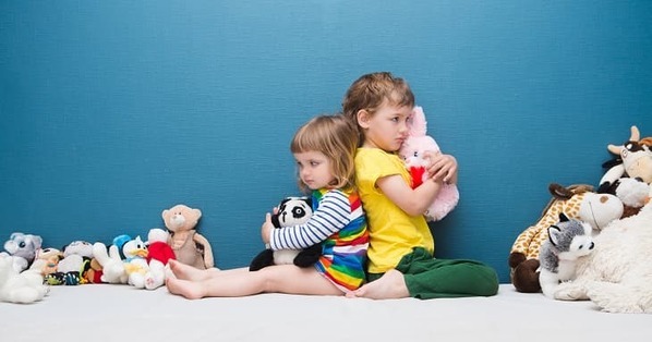 見えてるけど “隠れている” つもり「かわいいかくれんぼ」──その愛おしい心理のひみつ