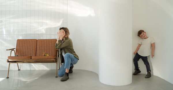 見えてるけど “隠れている” つもり「かわいいかくれんぼ」──その愛おしい心理のひみつ