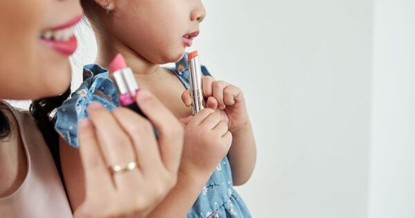 小学生のメイクはもはや常識！？　美容皮膚科医が教える、肌を守りながら子どもの「おしゃれ心」と向き合おう