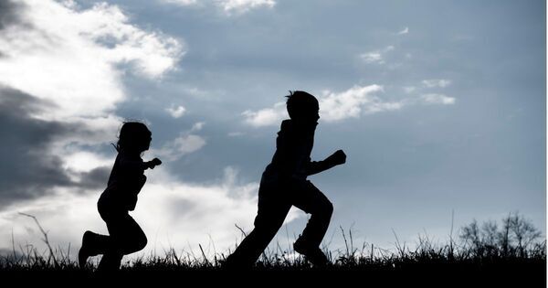 「好きにやらせる・遊ばせる」が運動能力を育む最短ルート。親が子に「やらせる運動」はメリットなし！