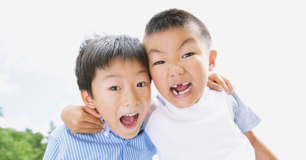 小学2年生の息子の友達関係、どこまで親が関わるべき？──先回りが奪う子どもの「4つの力」