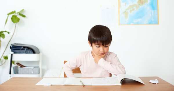宿題をやらない小学生の子ども。親はどうする？　原因別・5つの実践アプローチ
