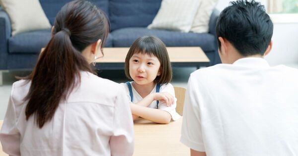 小学生の子どもの『仲間はずれ』はいじめ？　見極めるポイントと親の対応法｜低学年・中学年