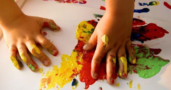 「ちゃんと描いて」はNG。プロが教える、子どもの表現力を伸ばす【年齢別】アート・造形遊び