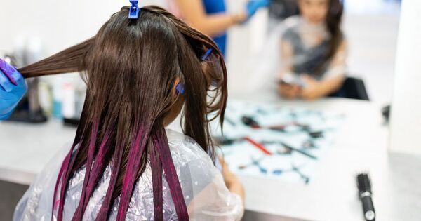 小学生のヘアカラー・縮毛矯正はアリ？　美容皮膚科医が教えるリスクと安全に楽しむ方法