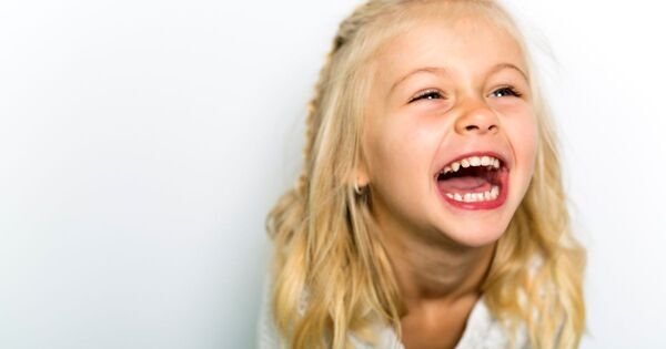 「よく笑う子」と「あまり笑わない子」カギは5歳の “笑いのピーク期” ！　脳と心を育てるために親ができること