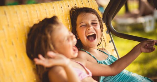 「よく笑う子」と「あまり笑わない子」カギは5歳の “笑いのピーク期” ！　脳と心を育てるために親ができること