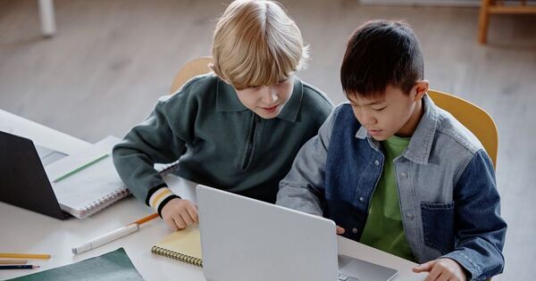 年収差240万円、起業率280倍の衝撃。教育移住が切り開く子どもの未来。「留学しない」がリスクになる？