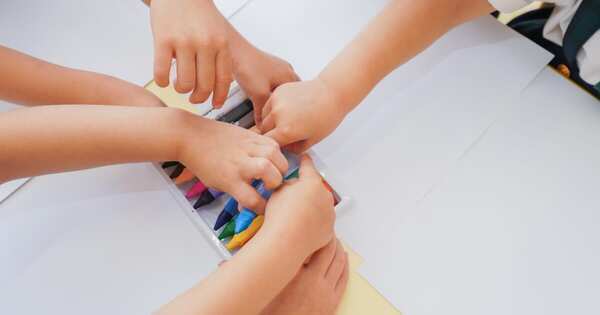 「その言葉、どこで覚えた！？」保育園のお友だちの影響が気になるときに、試したい5つの関わり方を保育士が解説