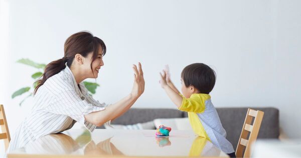 親が話すのはたった2割。「80対20の法則」で子どもの心が育つ