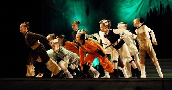 「発表で固まる子」が変わる。ドラマ教育が育てる表現力とメンタルの土台