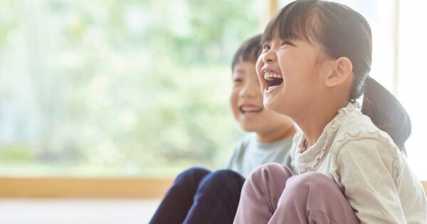 「発表で固まる子」が変わる。ドラマ教育が育てる表現力とメンタルの土台