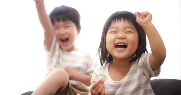 「発表で固まる子」が変わる。ドラマ教育が育てる表現力とメンタルの土台