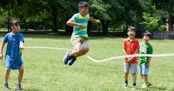 運動が苦手な子ほど、あとで伸びる。4〜10歳の「できない」は才能の入口だった