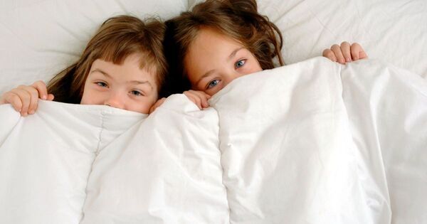 子どもに話が伝わらない——大事な話は「寝室」がいい理由｜叱るより伝わる “暗闇効果” とは