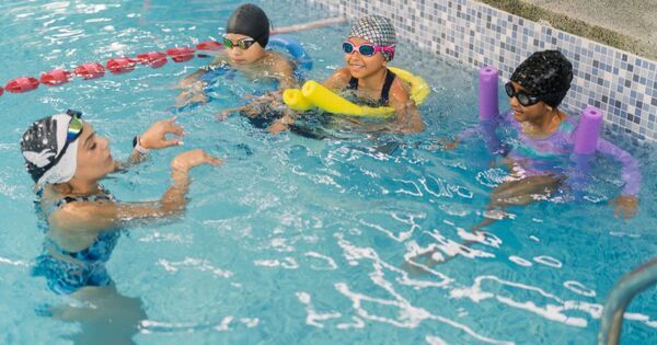 習い事に “とりあえず”「水泳」が最強と言われる理由。じつは泳げる以上の価値がある