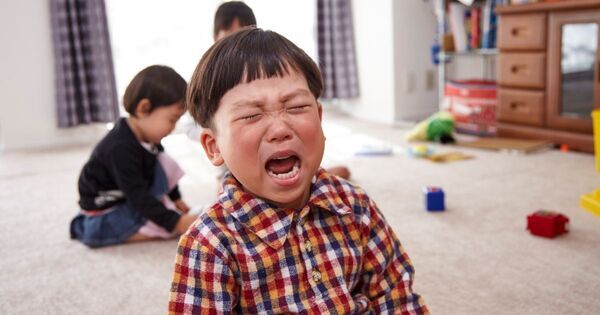 「負けると泣く」「ズルをする」——勝負にこだわる子どもの感情コントロールを育てる5ステップ