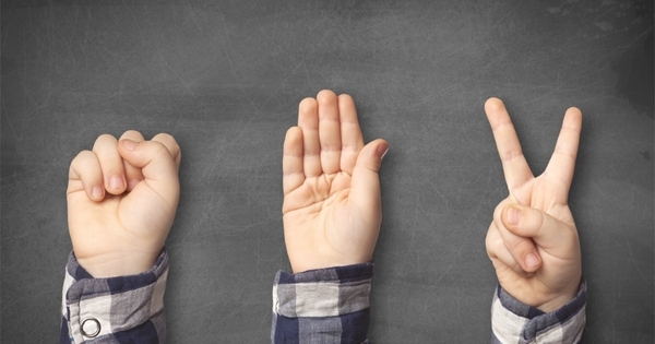 「負けると泣く」「ズルをする」——勝負にこだわる子どもの感情コントロールを育てる5ステップ