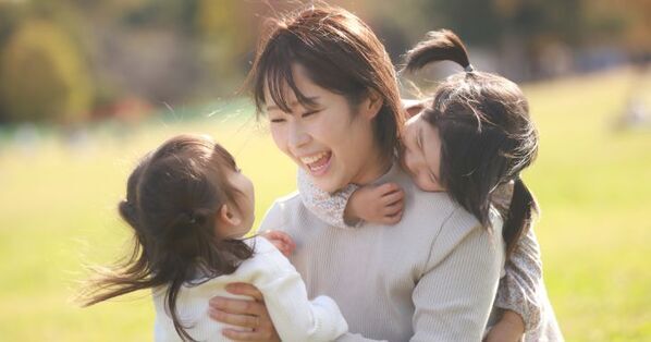 子どもをハグしていますか？　1日10秒で「心と脳」が育つ、親子スキンシップの科学