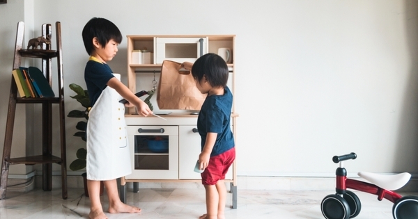 「ごっこ遊びをやめない」のは幼い証拠？ いいえ、ナラティブ能力と社会的認知の最強トレーニングです