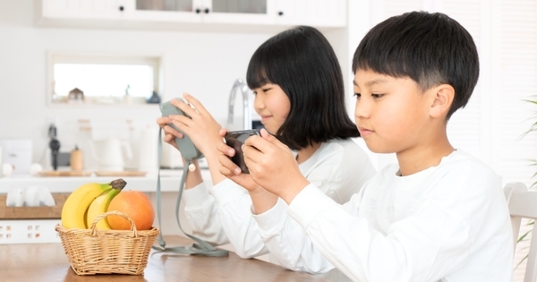 「ゲームやめなさい！」と叫ぶ前に知ってほしい。子どもがゲームを “やめられない” 脳のメカニズムと、やめさせるより効くアプローチ