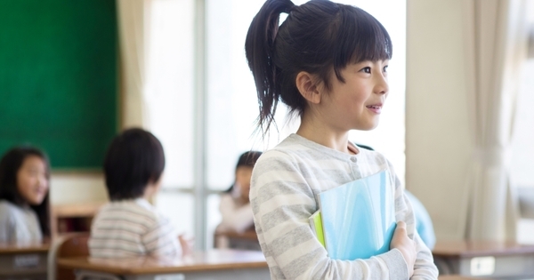 「読み聞かせ」と「ひとり読み」の最適な切り替え時期は？ 発達段階別・本との付き合い方ロードマップ