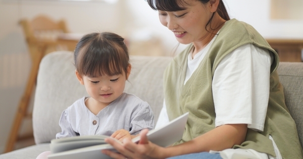 「読み聞かせ」と「ひとり読み」の最適な切り替え時期は？ 発達段階別・本との付き合い方ロードマップ