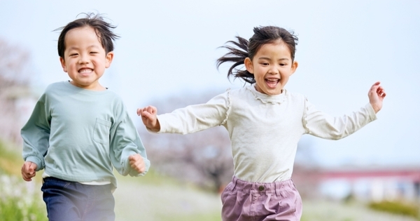 「ダメ！」を「こうしてね」に変えるだけ。子どもの行動がスッと変わる”声かけ変換”の脳科学