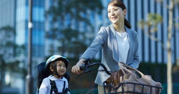 最初の5分でスイッチON。散歩中の「しりとり」で子どもの脳が3つ同時に育つ——道具も教材も不要の“歩く知育”