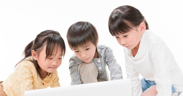 ビル・ゲイツ流、子どものパソコンの与え方。”14歳ルール”の真相と発達科学が示す本当の答え