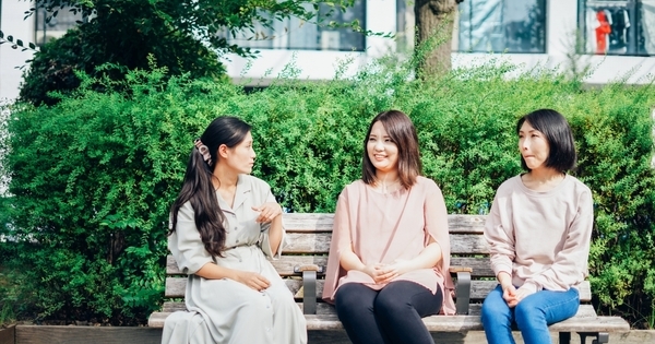 「ママ友ができない」と悩んでいるあなたへ。孤独を手放す考え方と、子どもを通じたほどよい関係のつくり方