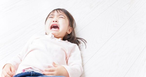 月曜の朝、布団から出てこない子の前で——「行かせるか、休ませるか」の手前にあるもの