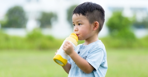 子どもの水筒はどう選ぶ？失敗しない容量・サイズの目安とメーカー別特徴まとめ