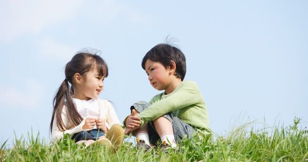「ねえママ、なぞなぞ出していい?」と言える子は、もう「相手の頭のなか」を想像しはじめている