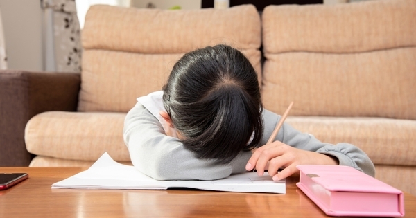 「小2の壁」は成長のサインだった。子どもが自分から机に向かう仕組みのつくり方