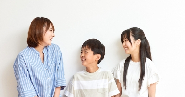 きょうだいを同じようにほめられなくて大丈夫。比較より大事な「縦の視点」