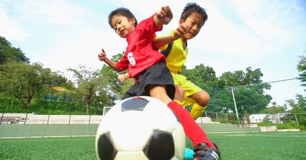 バロンドールってなに？ 親子で知りたい「世界最高のサッカー選手」の決まり方と、おうちでの楽しみ方