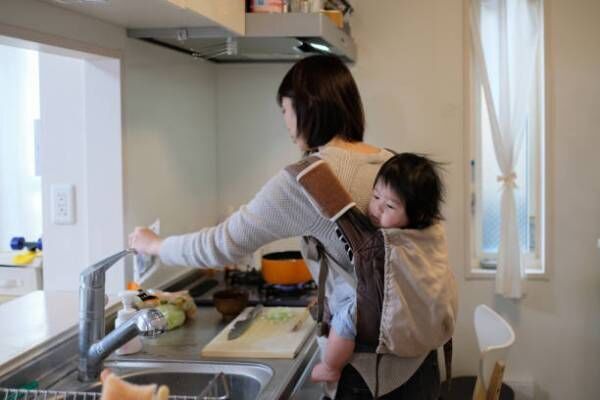 医師監修 おんぶはいつから 脳への刺激や触れ合いとの関係 デメリット 年5月19日 ウーマンエキサイト 2 4