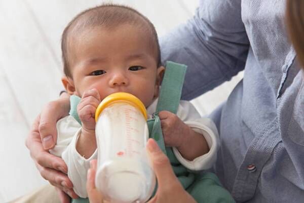 医師監修 生後2ヶ月の赤ちゃん ミルクの量と回数は 目安と考え方 年6月26日 ウーマンエキサイト 1 3