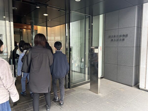 「これは鎖骨を刀で斬られた江戸時代の侍の骨」子どもたちが人骨から推理！ 「ドコモ未来フィールド」のアカデミック体験レポ