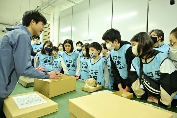 「これは鎖骨を刀で斬られた江戸時代の侍の骨」子どもたちが人骨から推理！ 「ドコモ未来フィールド」のアカデミック体験レポ