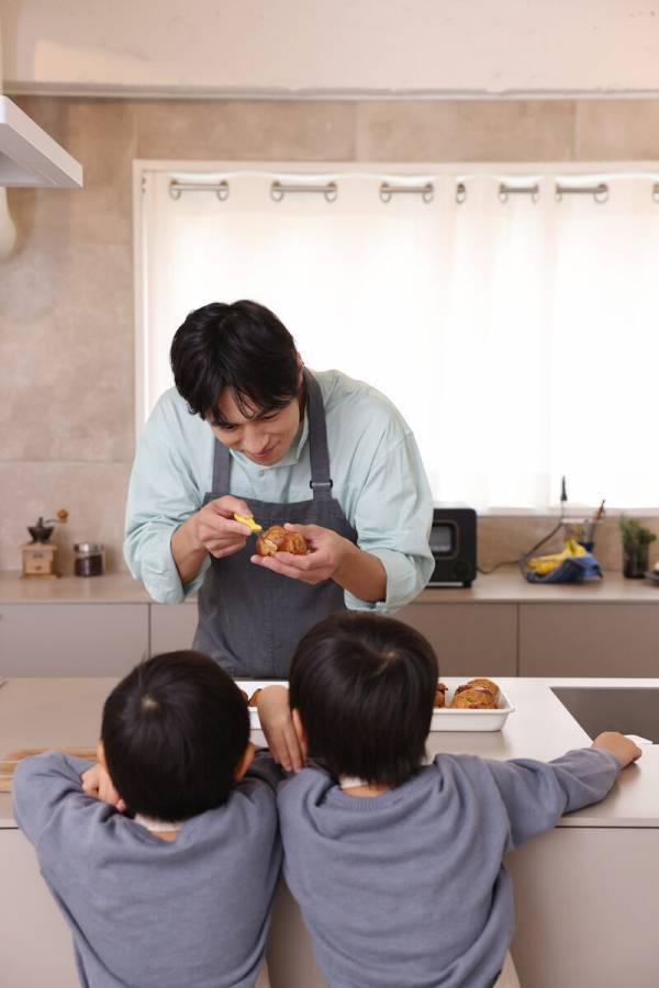 三児パパ俳優・高橋光臣さんがハマったスイーツの世界！「お菓子作りは小さな成功体験を積ませてあげられる」